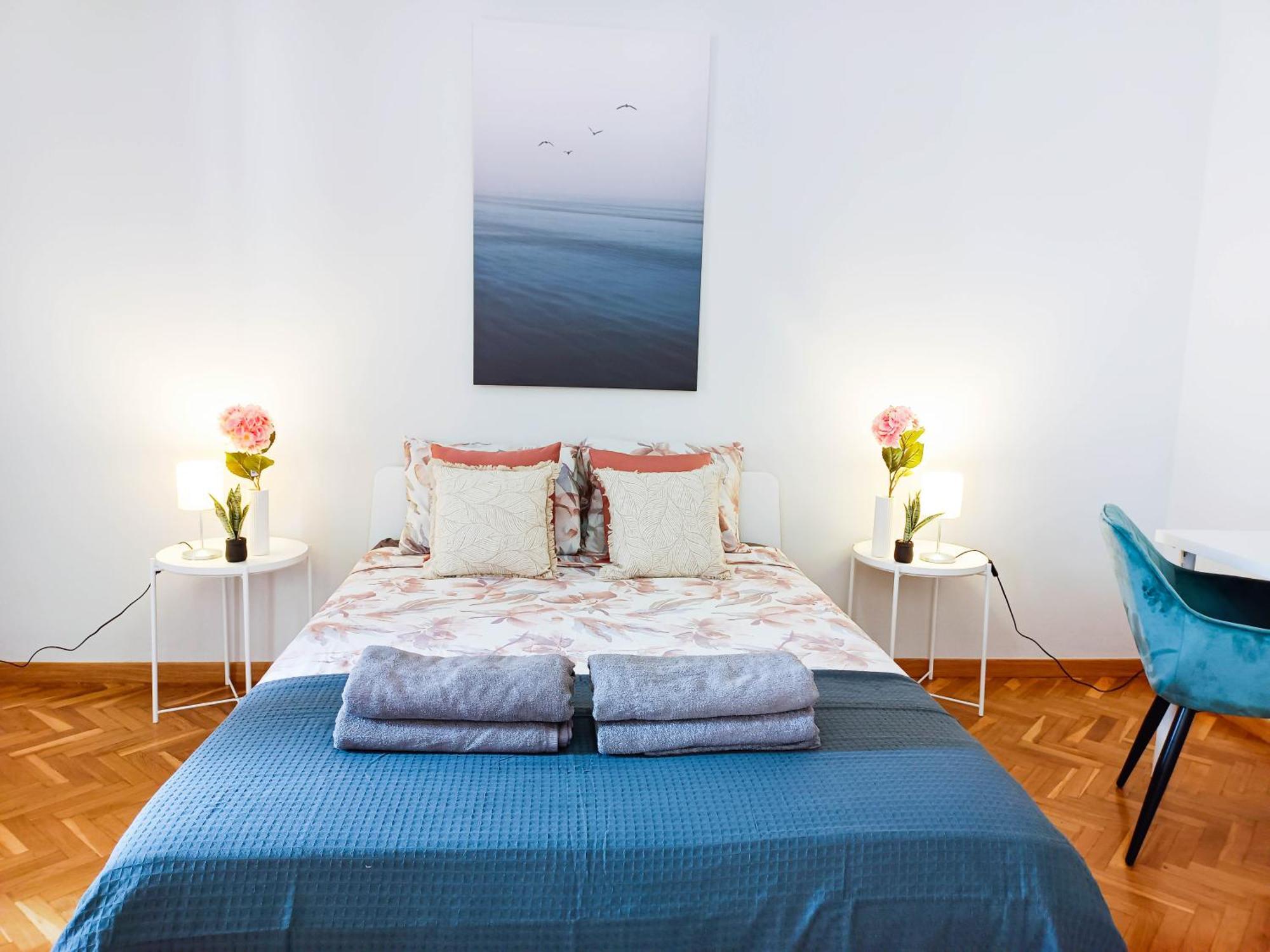 - Pau Claris Hostal *